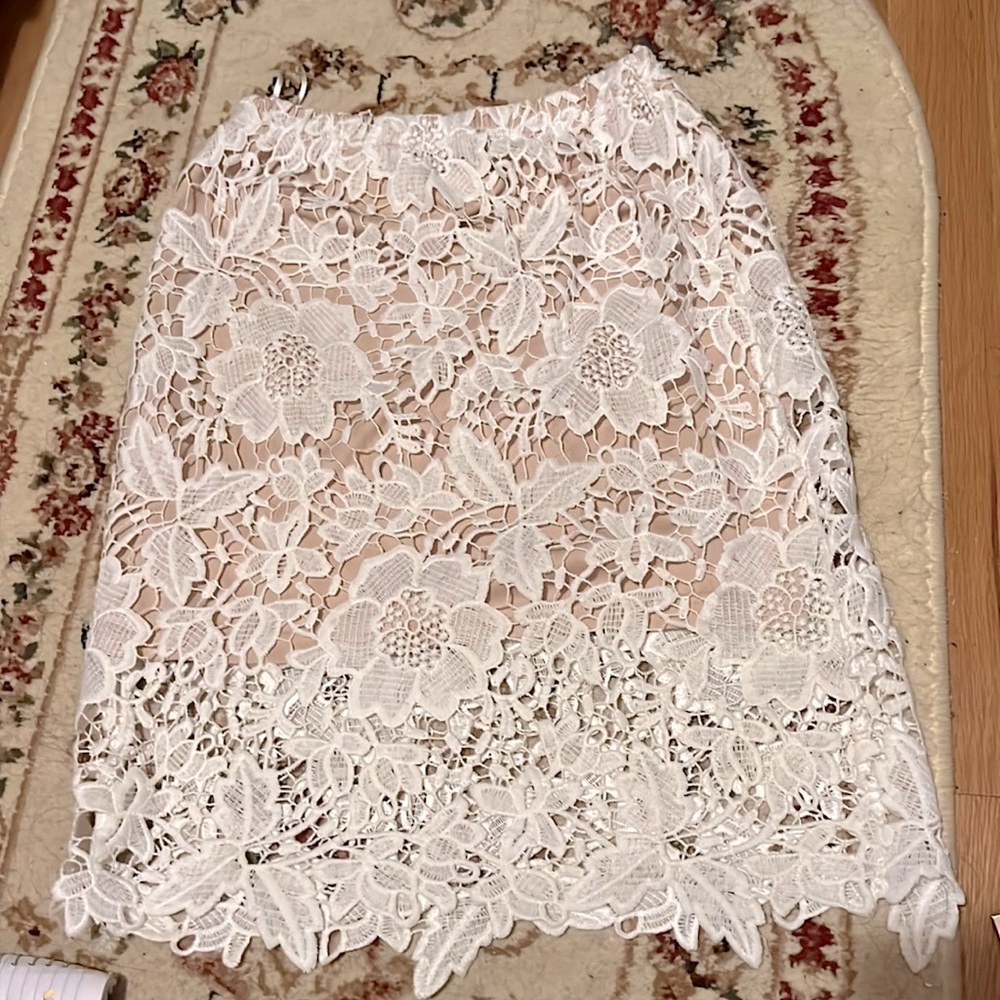 sans souci white lace skirt.  size xs women’s.